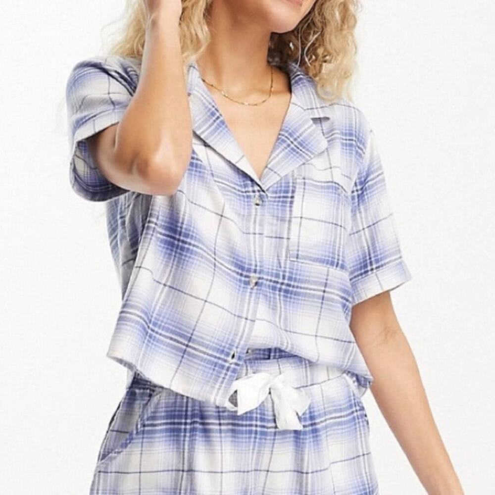 NWOT hollister light weight blue flannel top